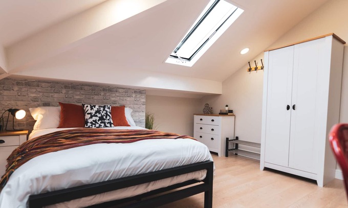 Offerton Apartment | Wellington House Apartment 7 close to Manchester Airport