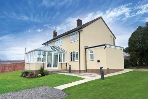 Chirbury with Brompton House | Wellingtonia Cottage