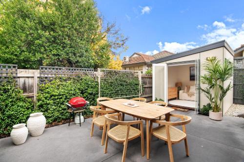 Kew East House | Wellness Escape- 1 Bed Home with Studio & Sauna