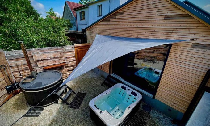 Jindrichuv Hradec Apartment | Wellness Rock Live