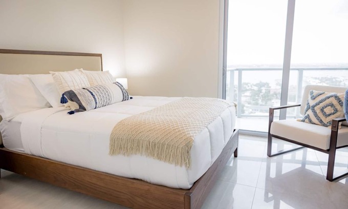 Singer Island Hotel | Wellness Stay with Oceanview Balcony