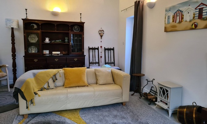 Wells-next-the-Sea Cottage | Wells-next-the-Sea. Quiet accommodation close to the Harbour and shops.