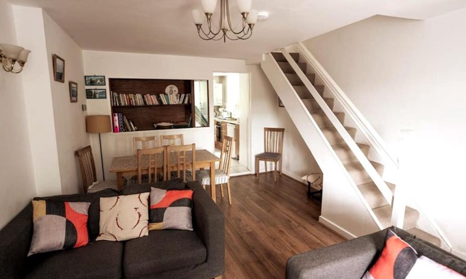Caernarfon House | Welsh holiday home sleeps 5 close to beaches & mountains