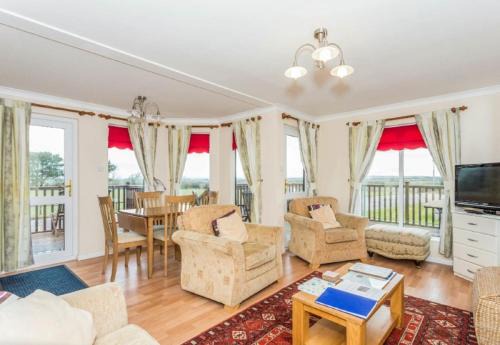 Padstow House | Wendy Lodge- Chalet Cottage, Sleeps 6 Adults