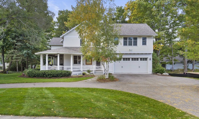 Wequetonsing Cottage | Weque! Close to Nub's Nob and Boyne Highlands!