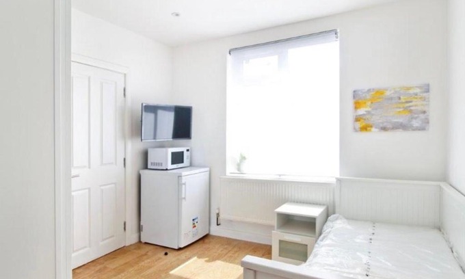 North Acton Apartment | West Acton Studio Flat