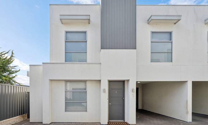 West Croydon House | West Croydon Condo brand new space close to CBD