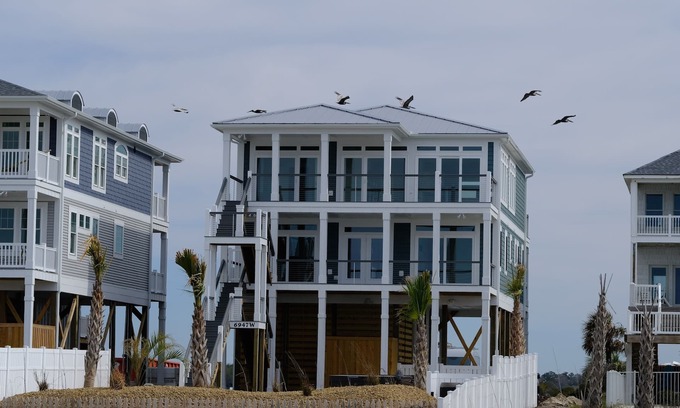 Oak Island House | West End, Oceanfront, Heated Pool, Hot Tub, Elevator, Dogs OK, Winter discounts!