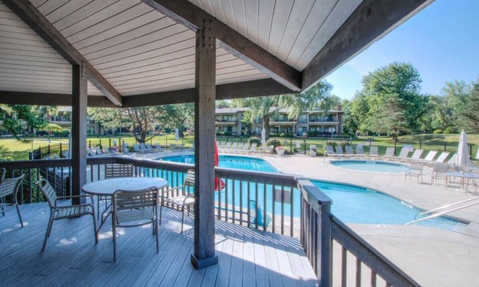 Fontana-on-Geneva Lake Villa | West End Retreat |1st Floor |Abbey Villas |Covered Patio |Fireplace |Walk-in Shower |Pool |Hot Tub