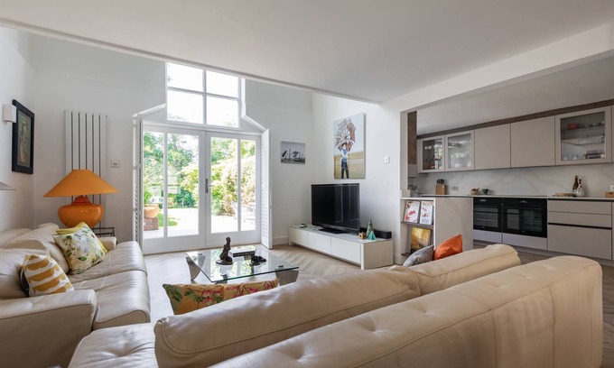 Childs Hill Apartment | West Heath Road by onefinestay