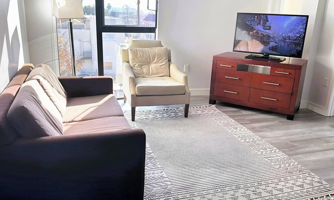 La Brea Hotel | West Hollywood 2BR Exclusive Residence Complimentary AC, WiFi & Parking