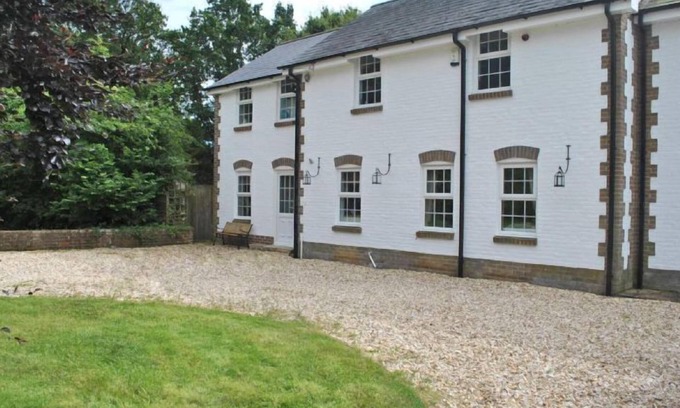 West Ashling Cottage | West Mount Cottage - an annexe that sleeps 4 guests in 2 bedrooms