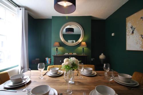 Harwich House | West Street Retreat Grade II listed townhouse