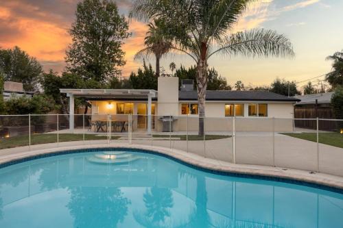 Woodland Hills House | West Valley by AvantStay Large Yard w Pool