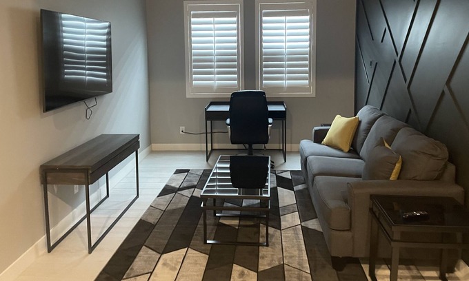 Maricopa County House | West valley nice access to sporting events