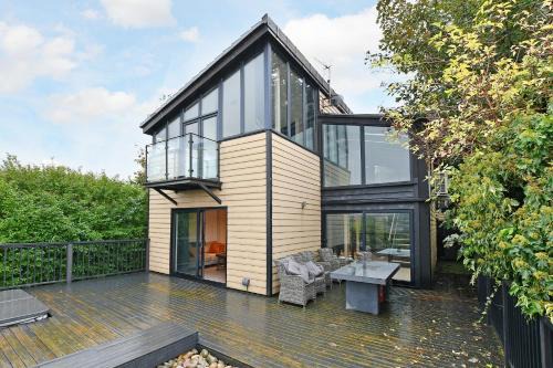 Sheffield Villa | West View 3 Bedroom Villa