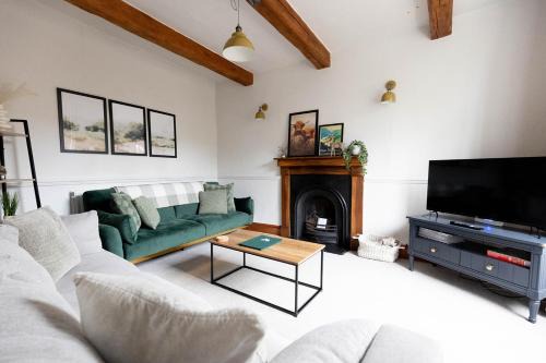 Matlock House | WEST VIEW COTTAGE - Charming Wensley Cottage in the Heart of Peaks