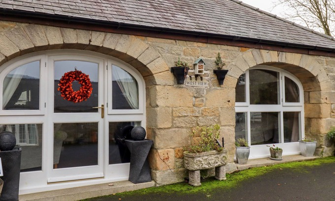Capheaton Cottage | WEST VIEW, pet friendly, character holiday cottage in Ponteland