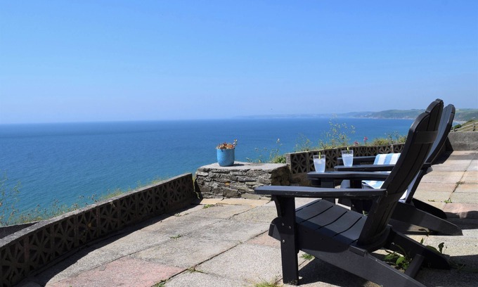 Freathy Cottage | WESTCROFT 6 WITHNOE TERRACE, with a garden in Whitsand Bay