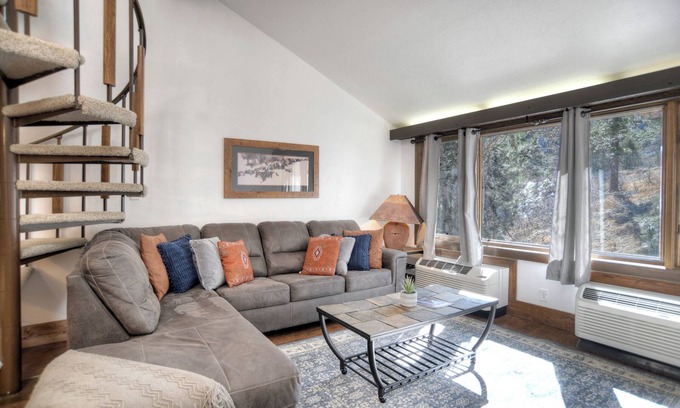 Purgatory Cabin | Western Exposure (#338) |10 min to Ski - A/C - Golf - Shared Pool & Hot Tub