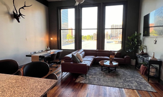 Downtown Toledo Apartment | Western Loft 32