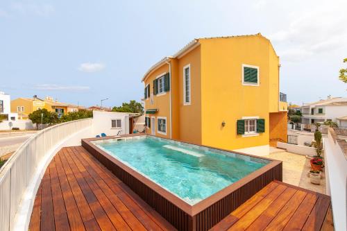 Porto de Mos House | Western Mos Guesthouse