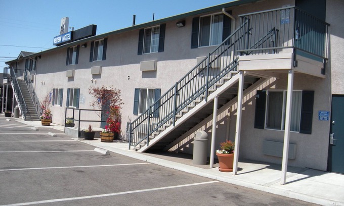 Salinas Hotel | Western Motel