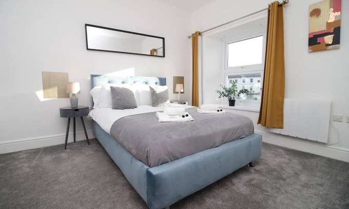 Newport Apartment | Western Way by Tŷ SA, 1BR Apartment in Newport
