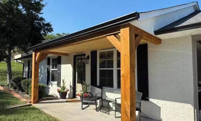 Farragut House | Westknox 3/2 by the lake, 20 min UT.