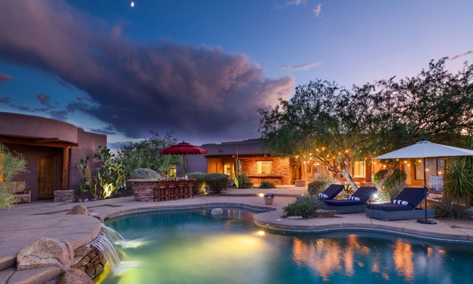 Sunrise Desert Vistas Villa | Westland by AvantStay | Desert Oasis w/ Mountain View, Pool & Basketball Court!
