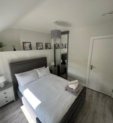 Bogside Apartment | Westland Suites - Stylish, Modern, Elegant, Central Apartments A