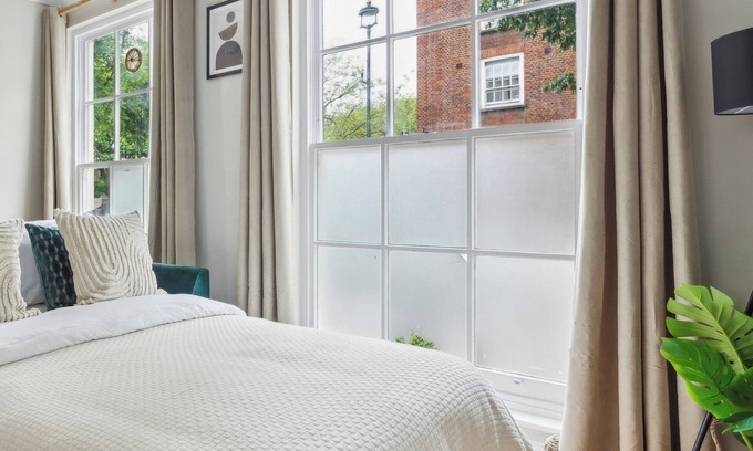 Pimlico Apartment | Westminster Charm - 2BR with Style