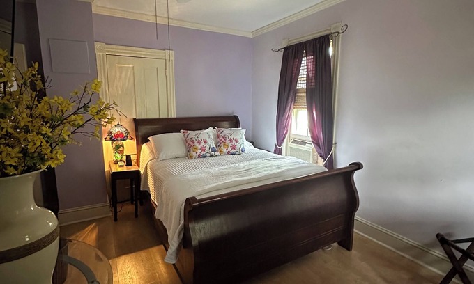 Westminster House | Westminster Retreat – 1 Hr to Baltimore, Gettysburg & Historic DC- Hot Tob