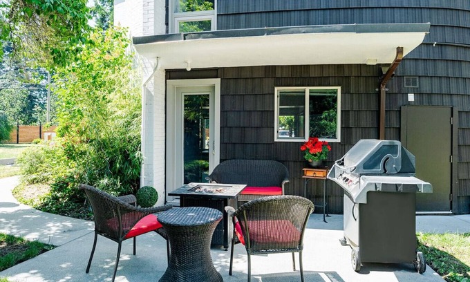 Victoria Apartment | Westshore Pet Friendly Suite
