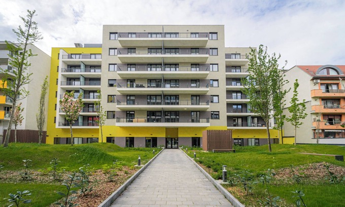 Ujlipotvaros Apartment | WestSide Garden Apartments by Urbanrent