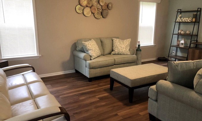 Oak Hill House | Westside home away from home-Live like local and chill in privacy. Super safe