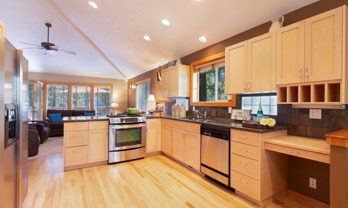 Sunriver House | Westside Retreat House - On Poplar Lane in Sunriver, Oregon