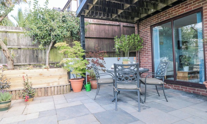 Dartmouth Cottage | Westview