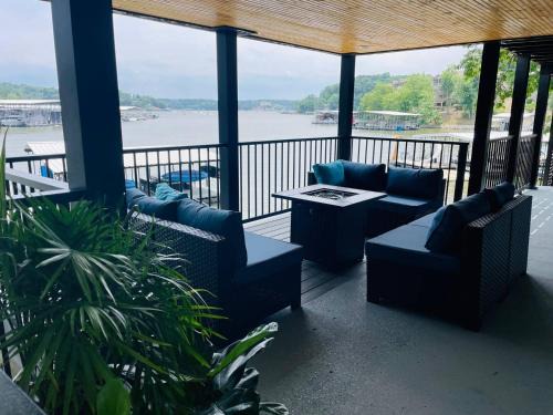 Osage Beach House | Wet Feet Retreat - With Onsite Boat Rental!