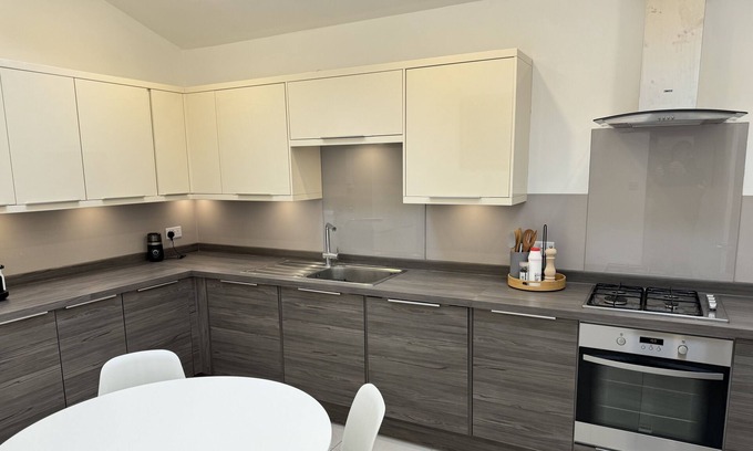 Weybridge House | Weybridge Garden Cottage