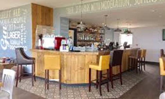 Wyke Regis House | Weymouth, Dorset - Pebble Bank with stunning views of Chesil Beach