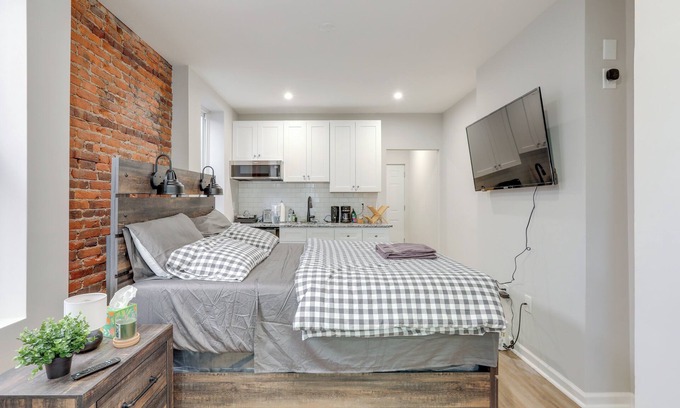 Fairmount Apartment | WFH-Friendly Philly Studio Near Fairmount District