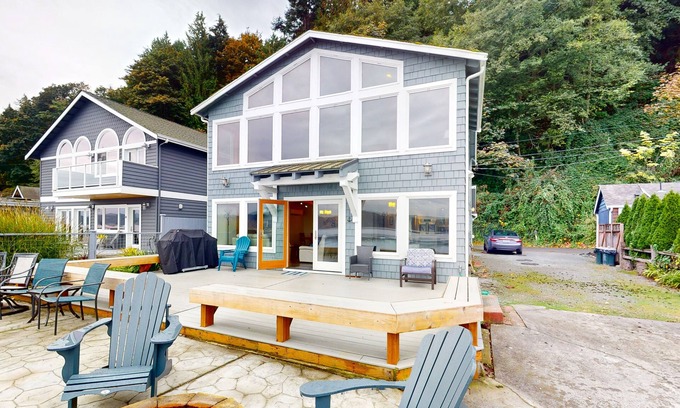 Camano Island House | Whalehouse Waterfront Haven w/Boat Launch, Fireplaces & Large Deck