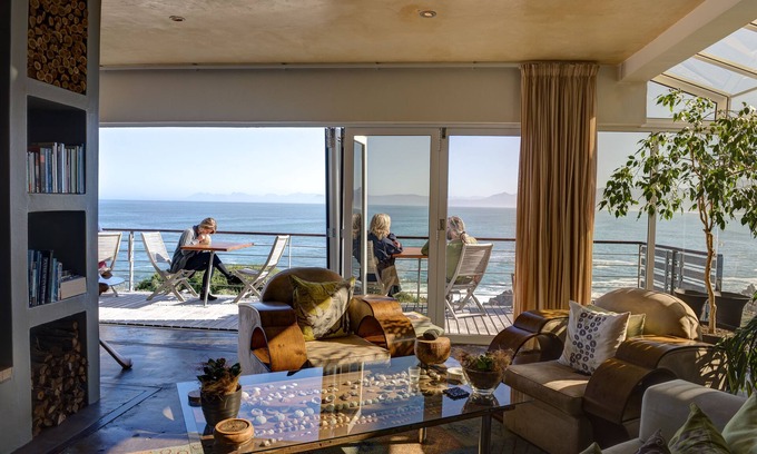 De Kelders House | Whalesong Lodge