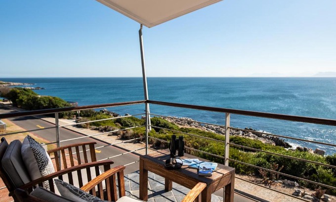 De Kelders House | Whalesong Lodge