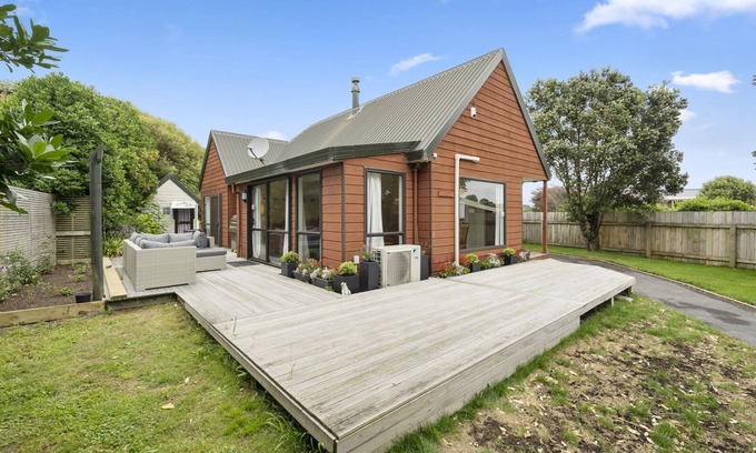 Otaki Beach House | Wharerata - Otaki Beach Holiday Home