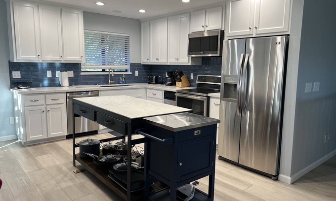 Oak Shores House | What a Great Escape for Families and Friends! Private Slip!