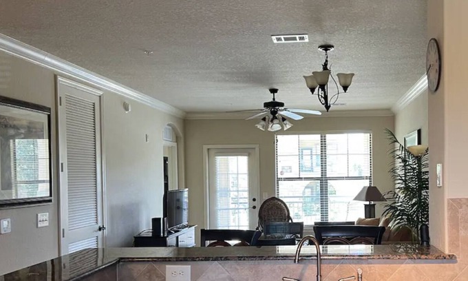 Wellington Apartment | What a wonderful Place! 2/2 beautiful, close to parks, shopping & restaurants.