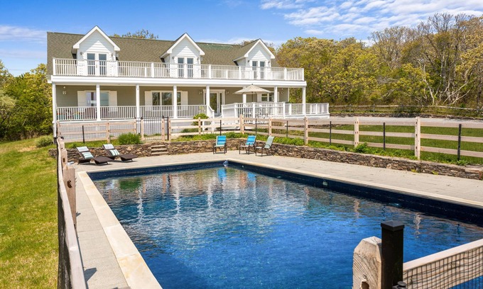 Montauk House | What You Have! Eat, Swim, Scenic Montauk. Hither Hills St. Park to "The Point"