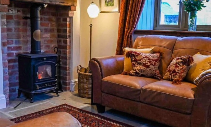 Beaminster Cottage | Whatley Cottage, Rural Retreat. Pet Friendly.